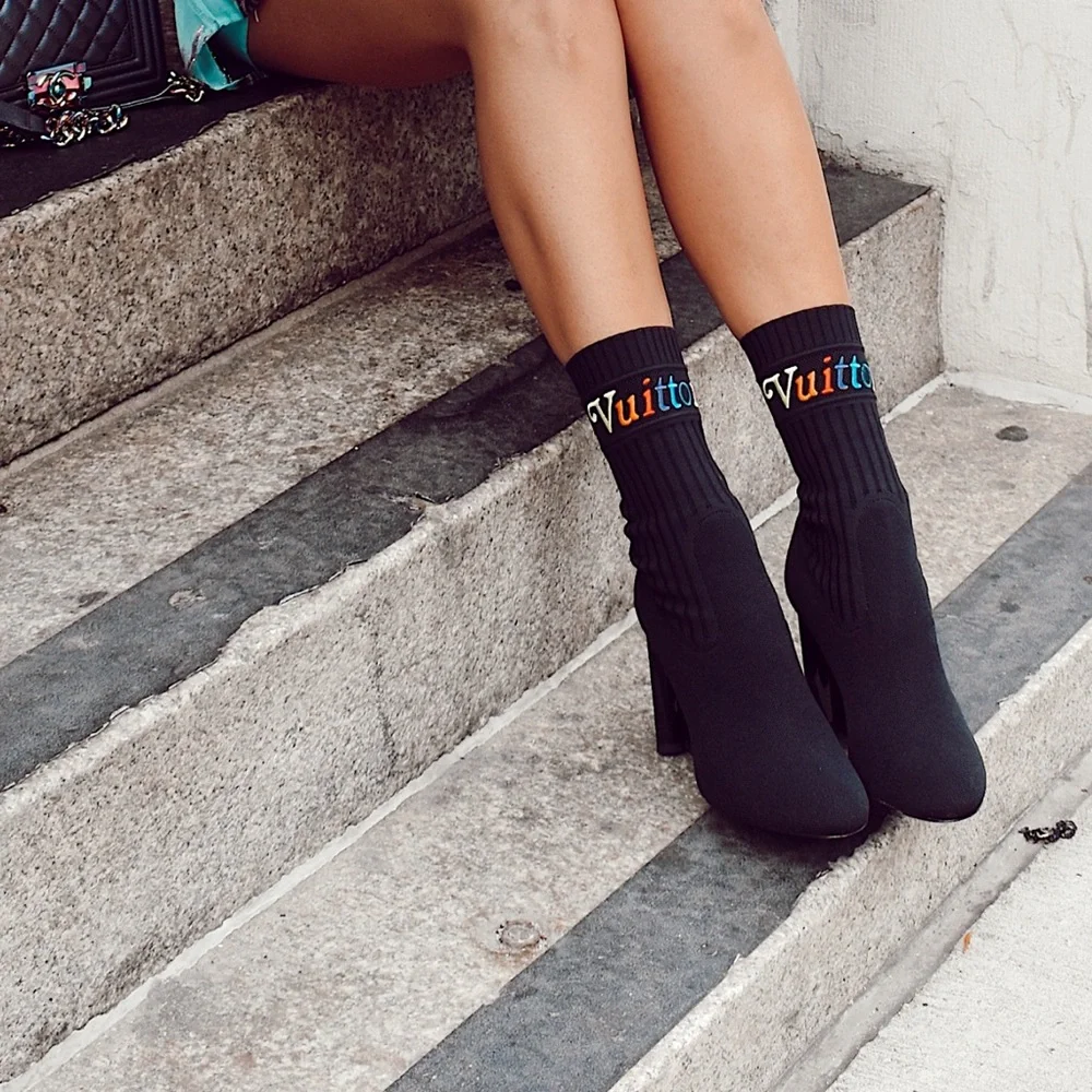 Stylish Black Ankle Boots - Picture 2 of 4